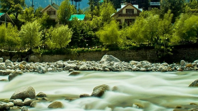 Tempo Traveller For Manali